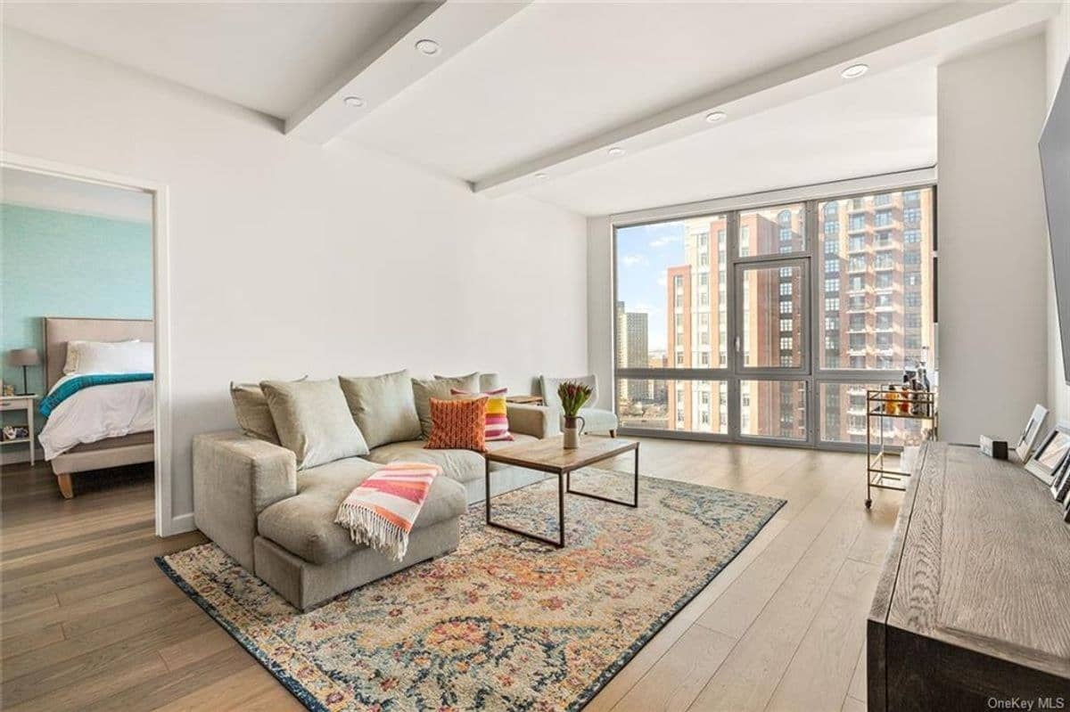 1 Clinton Street, Unit 19D