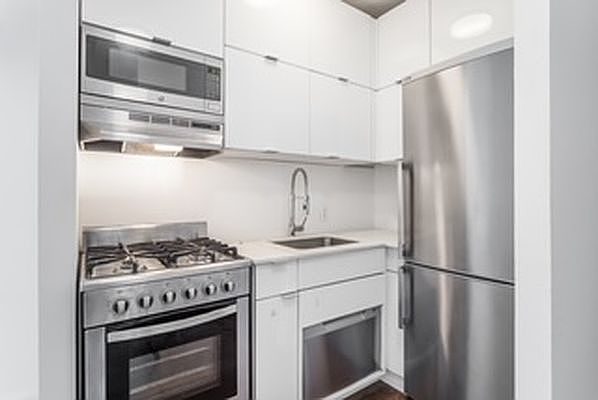 117 East 7th Street, Unit 2B — photo 1