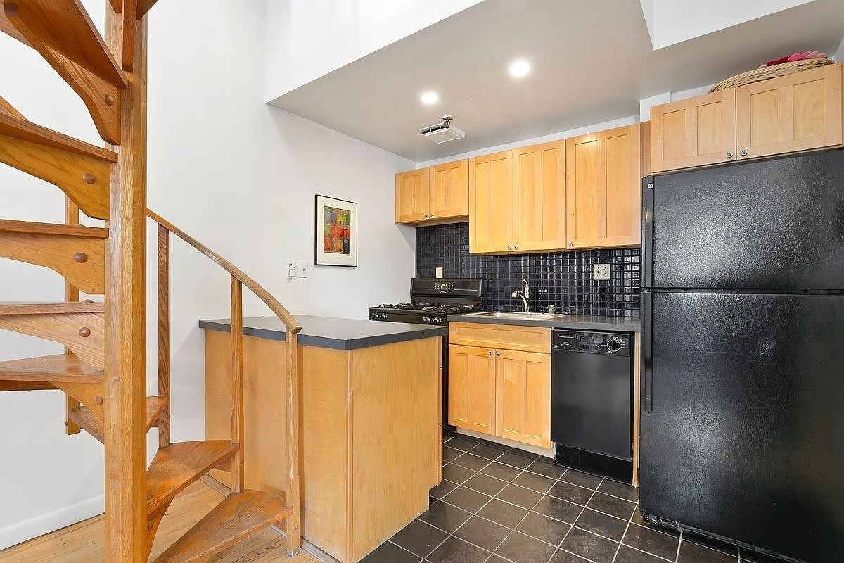 149 West 85th Street, Unit 4 — photo 2