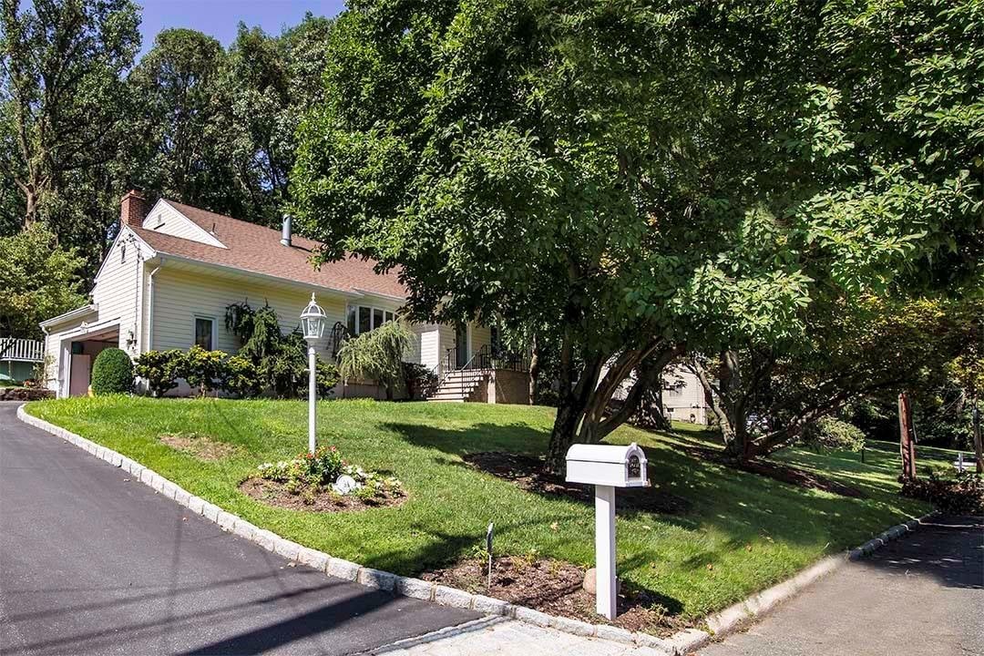 24 Van Etten Boulevard — photo 1