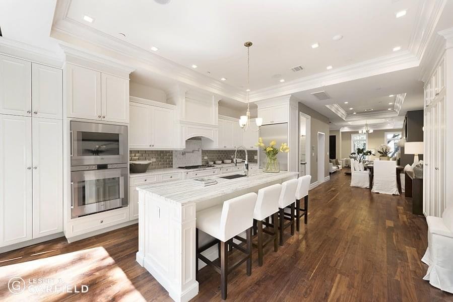 244 East 48th Street — photo 1