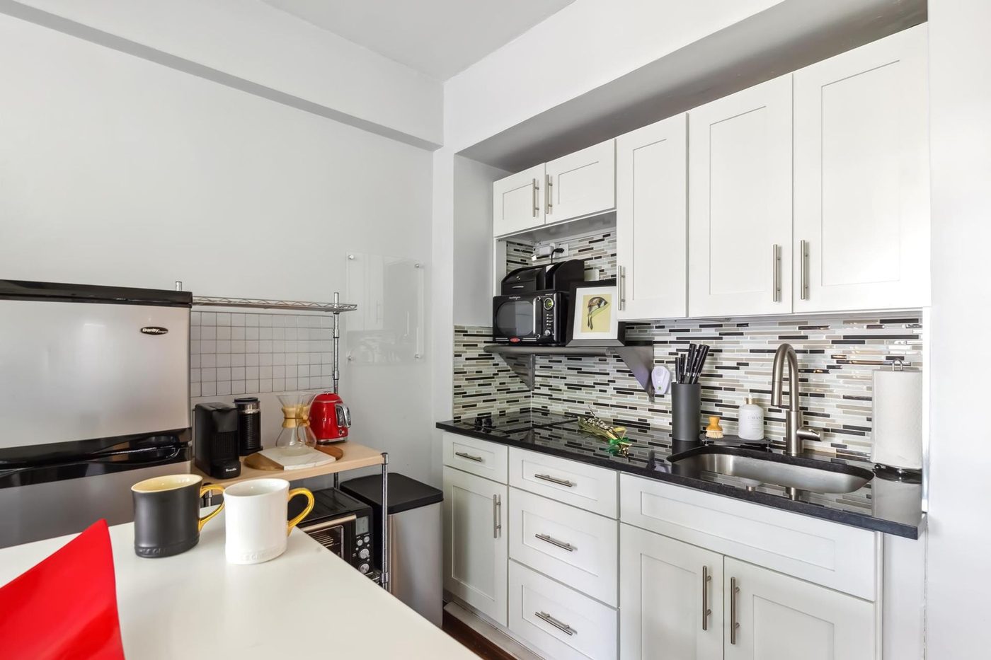 320 East 42nd Street, Unit 1002 — photo 2