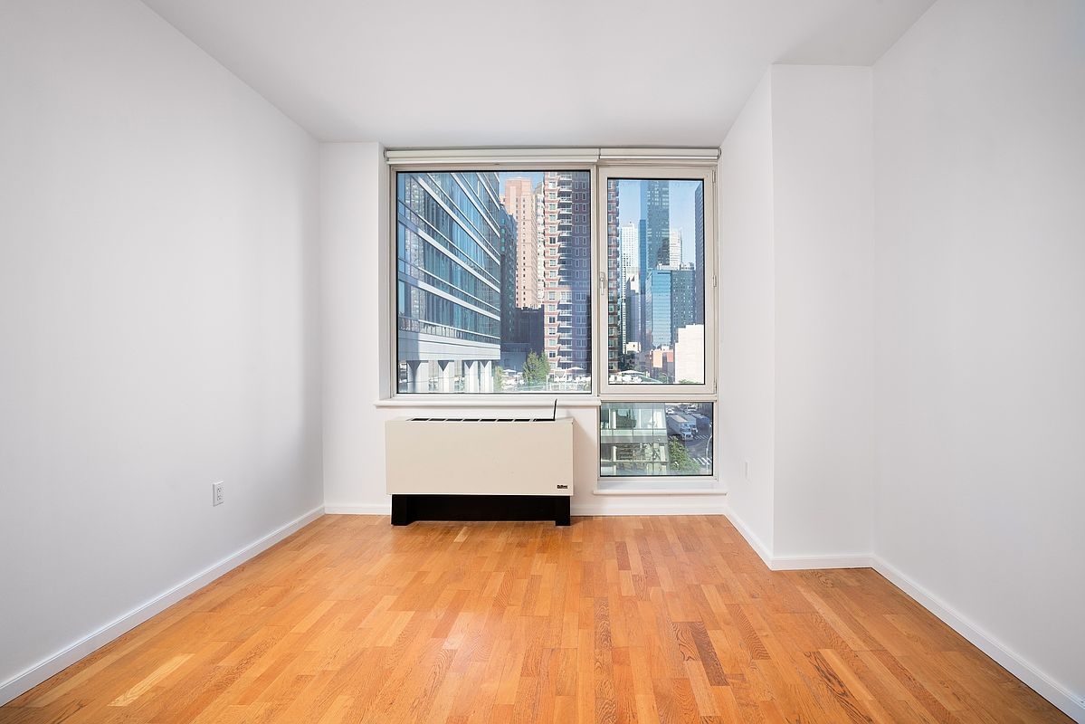 635 West 42nd Street, Unit 4G — photo 2
