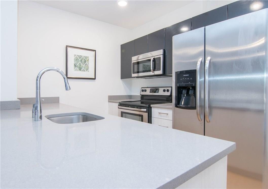 120 North Pearl Street, Unit 301 — photo 2