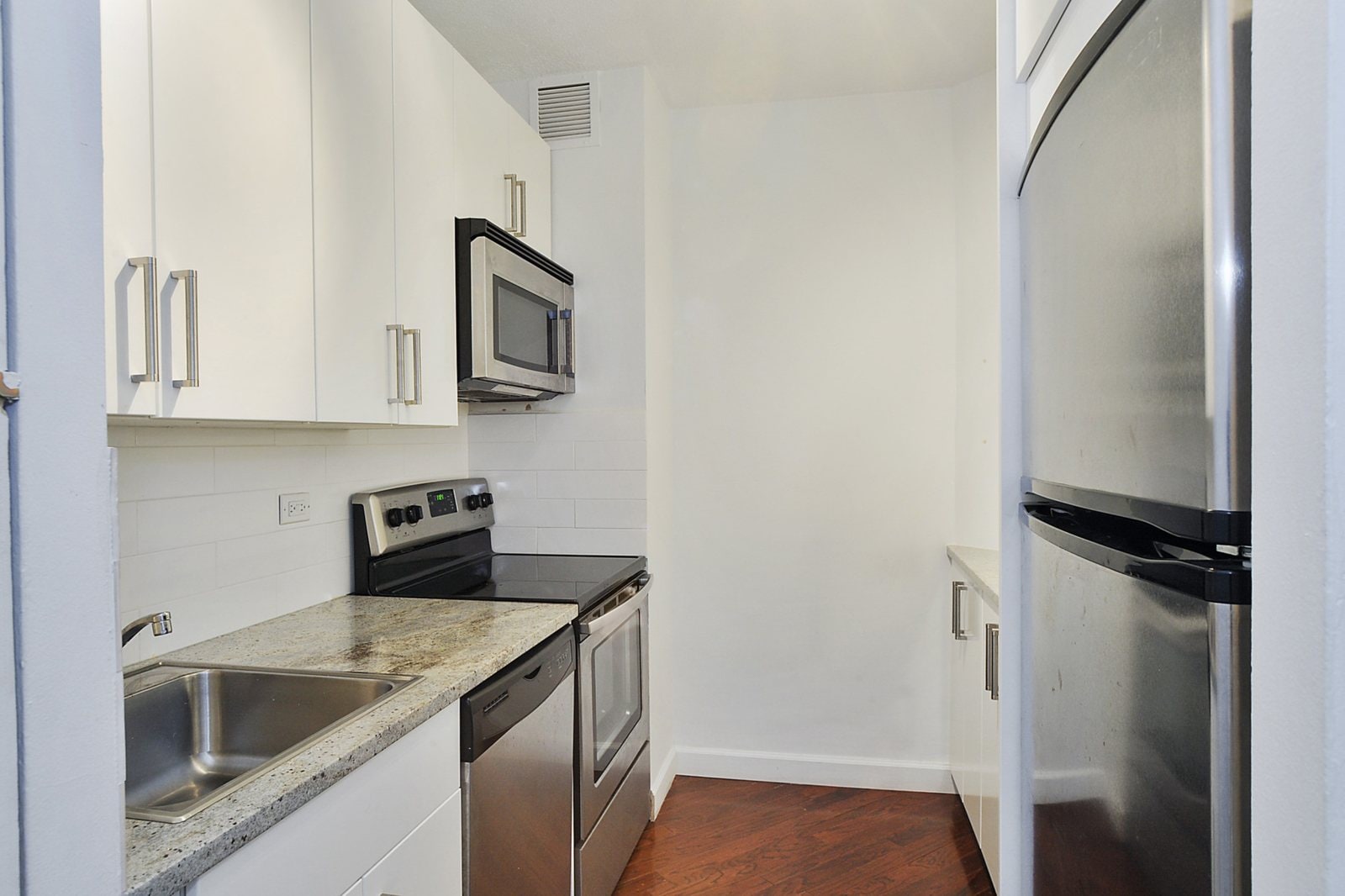 240 East 47th Street, Unit 6D — photo 3